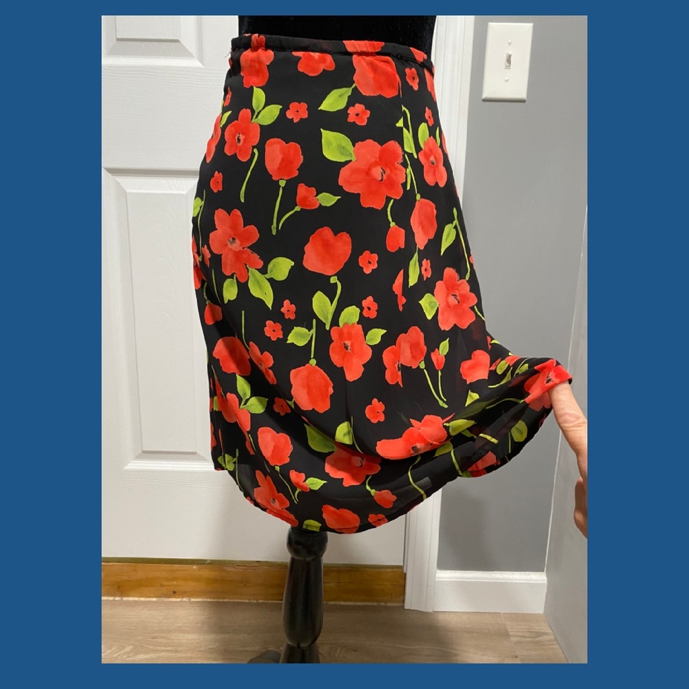 New York & Company knee length skirt; side zip, medium